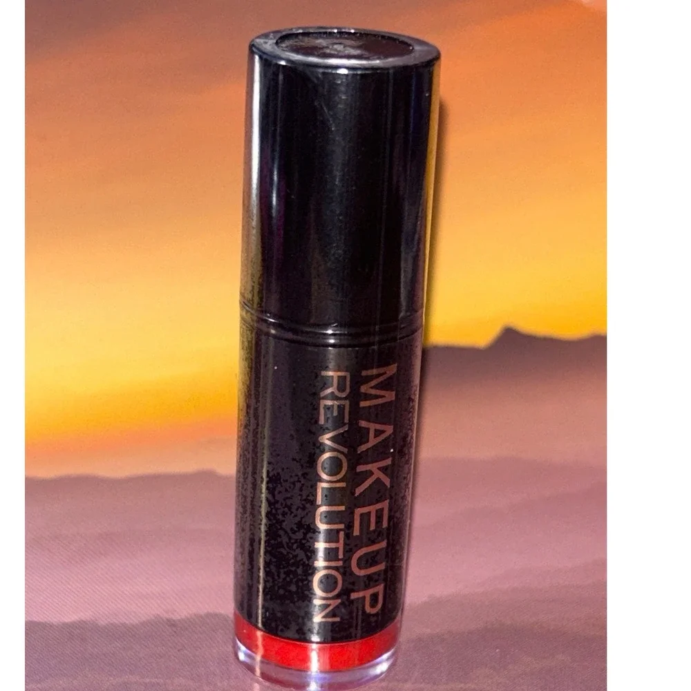 MAKEUP REVOLUTION Lipstick LADY Red‎ Color Beauty